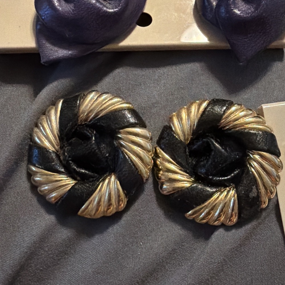 4 Pair Of Vintage Shoe Clips Plastic Unique Retro Shoe Accessories - Picture 2 of 8